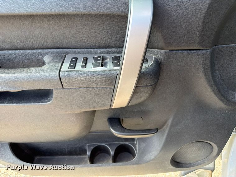 image for item FP3195 2013 Chevrolet Silverado 2500HD Ext. Cab pickup truck