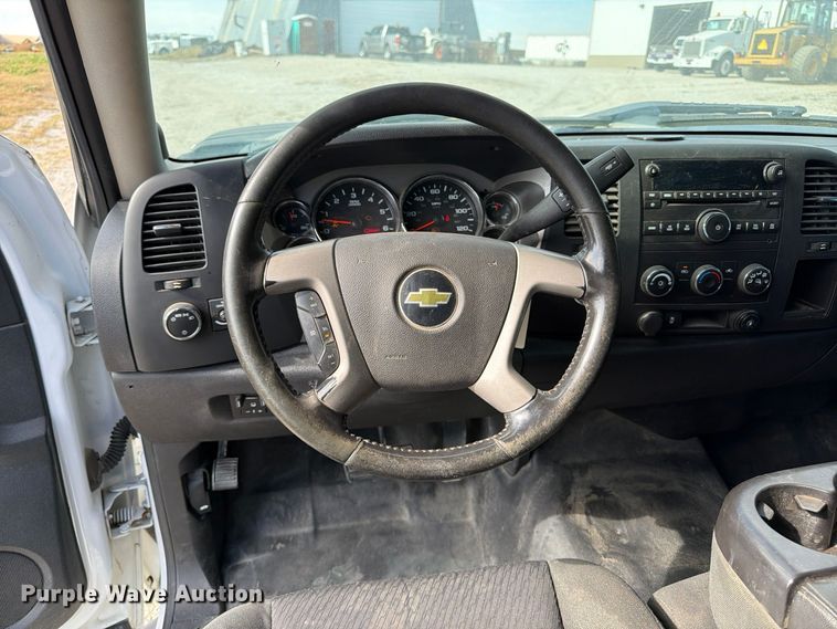 image for item FP3195 2013 Chevrolet Silverado 2500HD Ext. Cab pickup truck