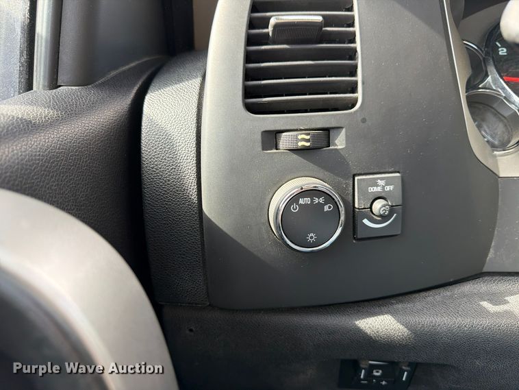 image for item FP3195 2013 Chevrolet Silverado 2500HD Ext. Cab pickup truck