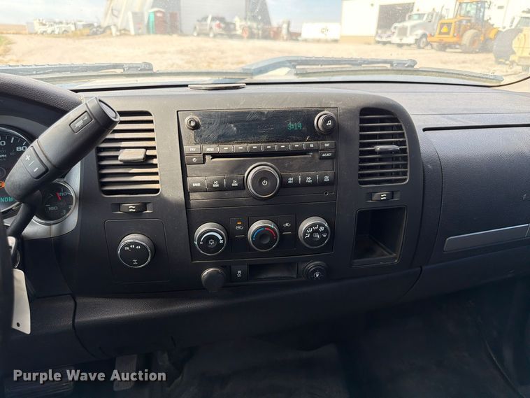 image for item FP3195 2013 Chevrolet Silverado 2500HD Ext. Cab pickup truck