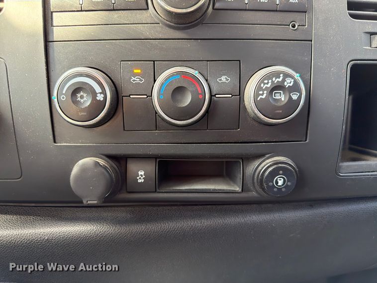 image for item FP3195 2013 Chevrolet Silverado 2500HD Ext. Cab pickup truck