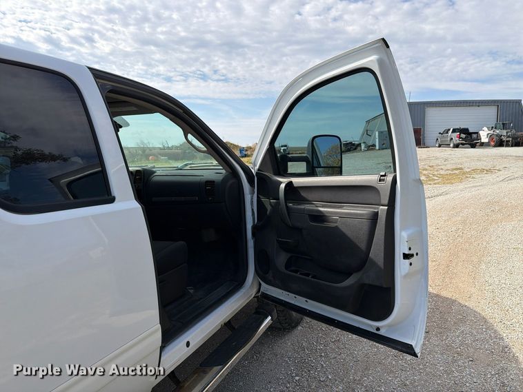 image for item FP3195 2013 Chevrolet Silverado 2500HD Ext. Cab pickup truck