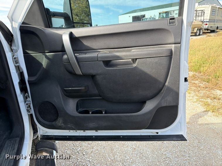 image for item FP3195 2013 Chevrolet Silverado 2500HD Ext. Cab pickup truck
