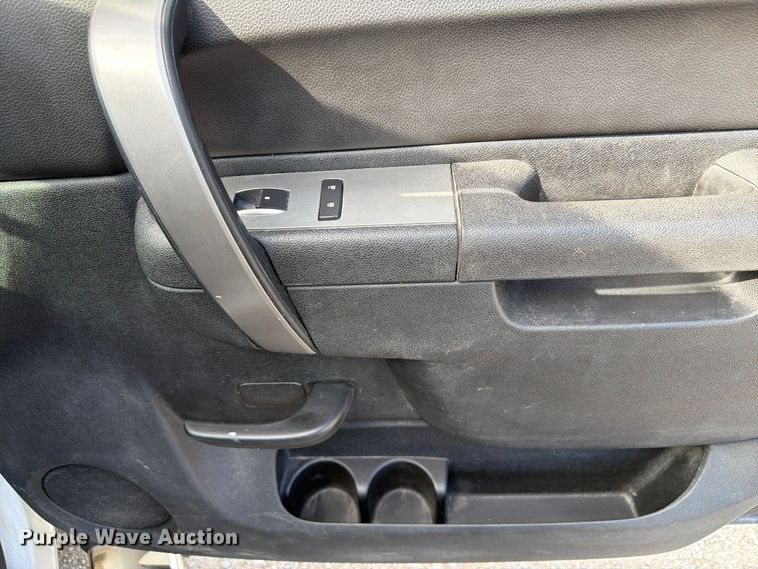 image for item FP3195 2013 Chevrolet Silverado 2500HD Ext. Cab pickup truck