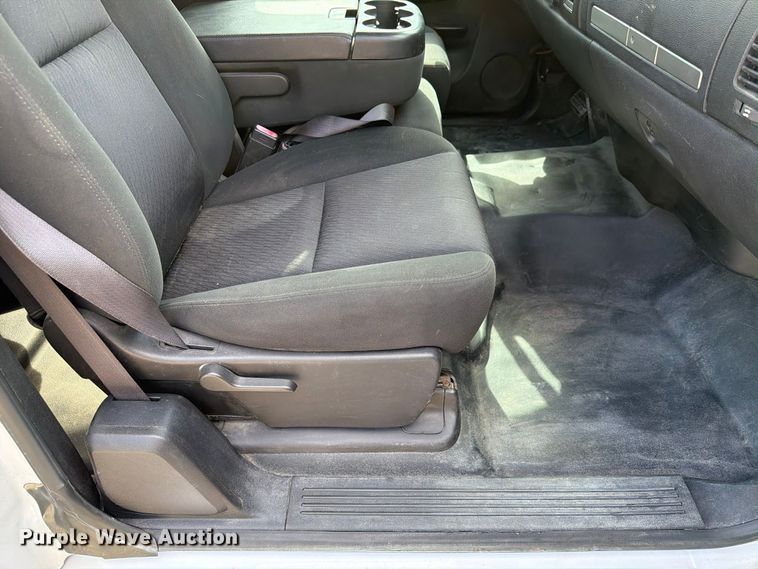 image for item FP3195 2013 Chevrolet Silverado 2500HD Ext. Cab pickup truck
