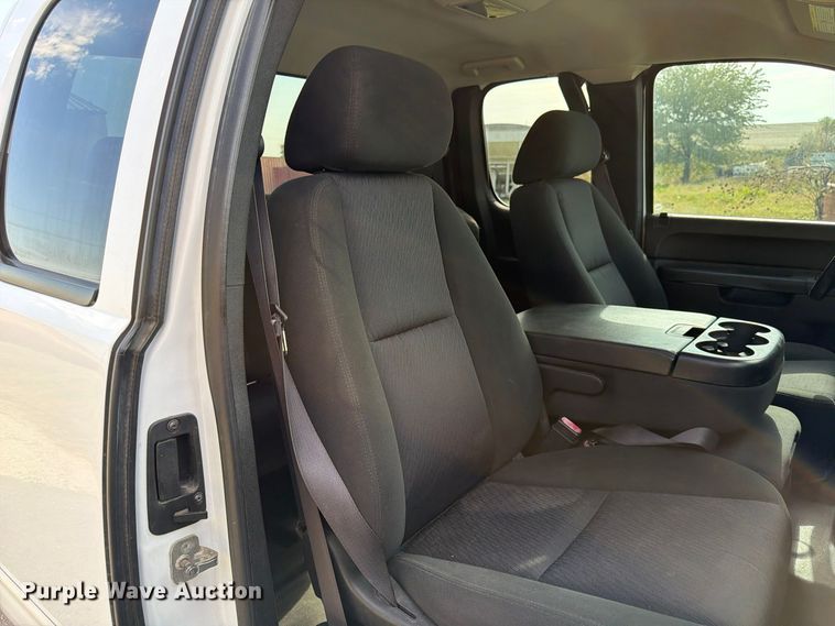 image for item FP3195 2013 Chevrolet Silverado 2500HD Ext. Cab pickup truck