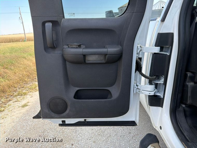 image for item FP3195 2013 Chevrolet Silverado 2500HD Ext. Cab pickup truck
