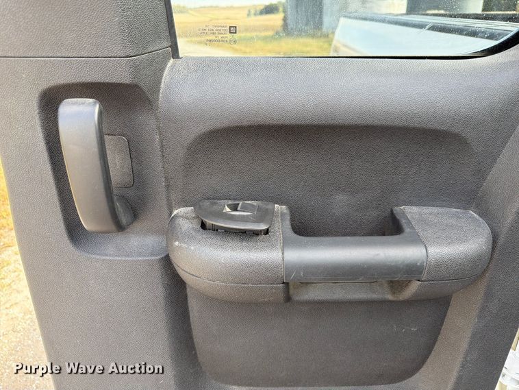 image for item FP3195 2013 Chevrolet Silverado 2500HD Ext. Cab pickup truck