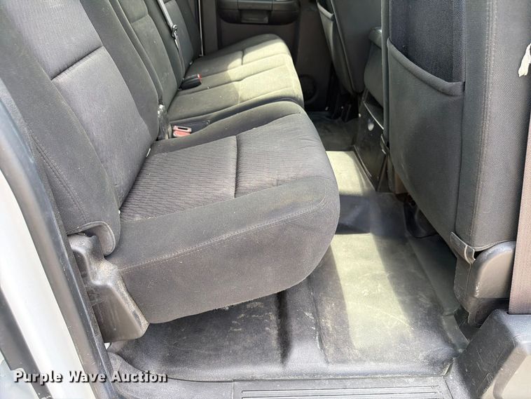 image for item FP3195 2013 Chevrolet Silverado 2500HD Ext. Cab pickup truck
