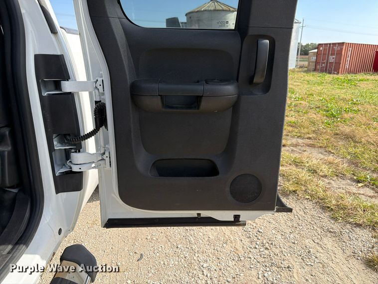 image for item FP3195 2013 Chevrolet Silverado 2500HD Ext. Cab pickup truck