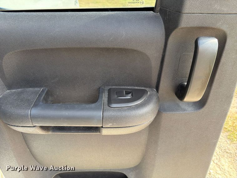 image for item FP3195 2013 Chevrolet Silverado 2500HD Ext. Cab pickup truck