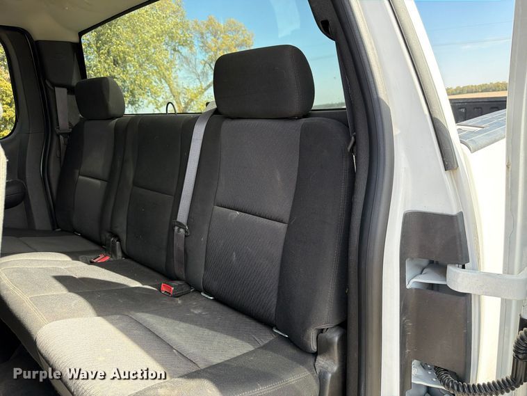 image for item FP3195 2013 Chevrolet Silverado 2500HD Ext. Cab pickup truck