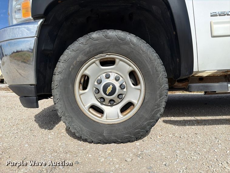 image for item FP3195 2013 Chevrolet Silverado 2500HD Ext. Cab pickup truck