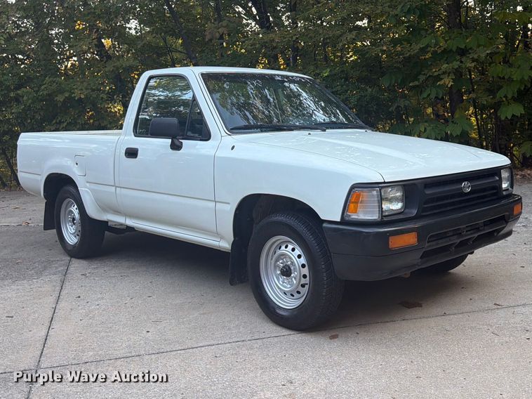 image for item FP4075 1992 Toyota Tacoma pickup truck