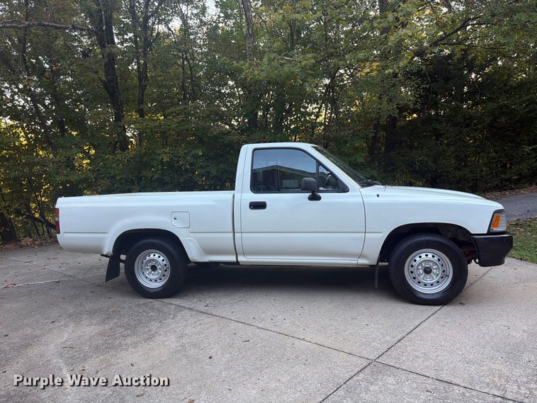 image for item FP4075 1992 Toyota Tacoma pickup truck