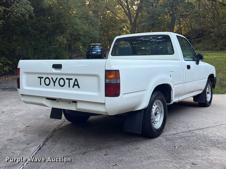 image for item FP4075 1992 Toyota Tacoma pickup truck