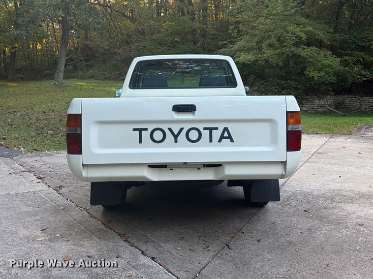 image for item FP4075 1992 Toyota Tacoma pickup truck
