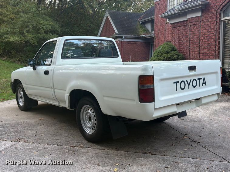 image for item FP4075 1992 Toyota Tacoma pickup truck