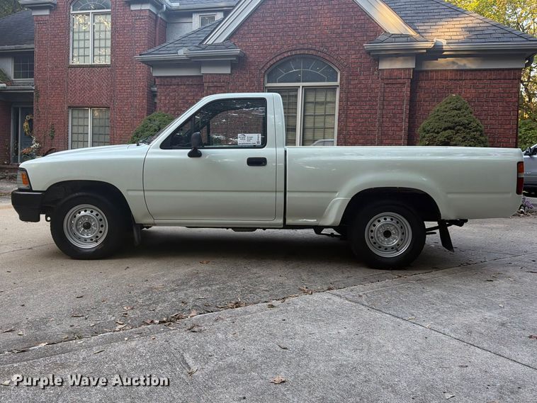 image for item FP4075 1992 Toyota Tacoma pickup truck