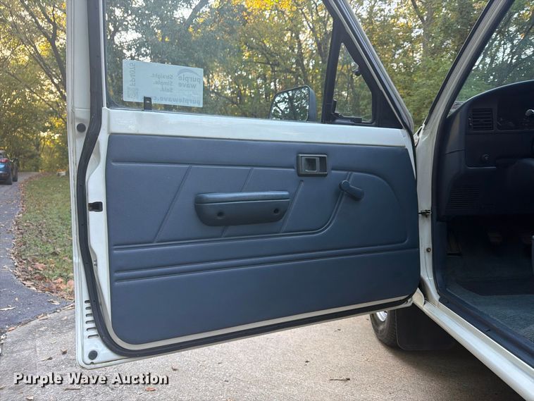 image for item FP4075 1992 Toyota Tacoma pickup truck