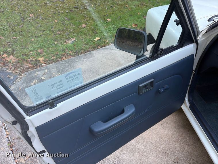 image for item FP4075 1992 Toyota Tacoma pickup truck