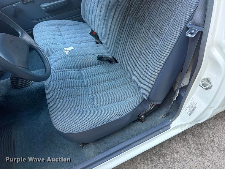 image for item FP4075 1992 Toyota Tacoma pickup truck