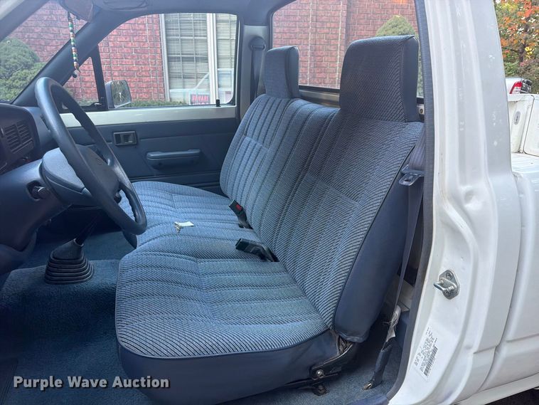 image for item FP4075 1992 Toyota Tacoma pickup truck