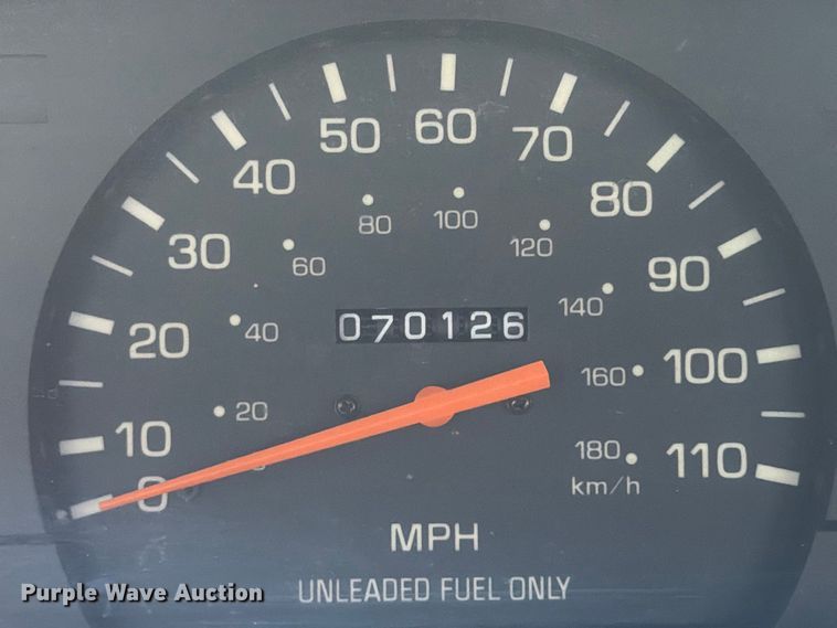 image for item FP4075 1992 Toyota Tacoma pickup truck