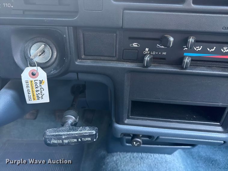 image for item FP4075 1992 Toyota Tacoma pickup truck
