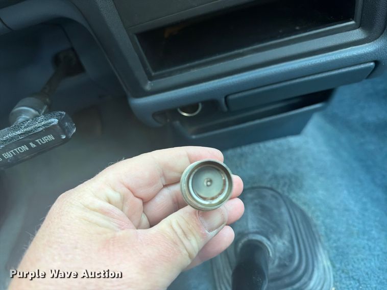 image for item FP4075 1992 Toyota Tacoma pickup truck