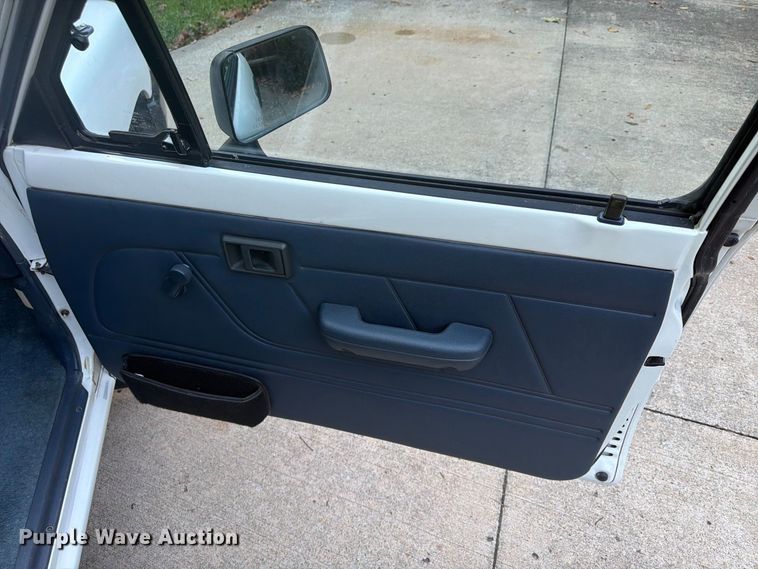 image for item FP4075 1992 Toyota Tacoma pickup truck