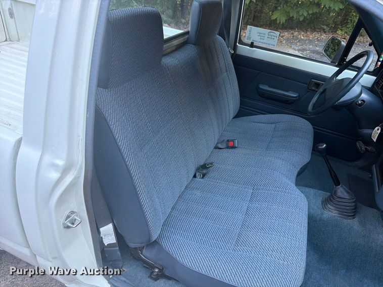 image for item FP4075 1992 Toyota Tacoma pickup truck