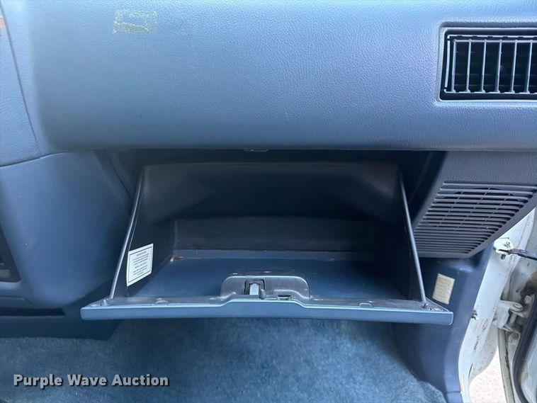 image for item FP4075 1992 Toyota Tacoma pickup truck