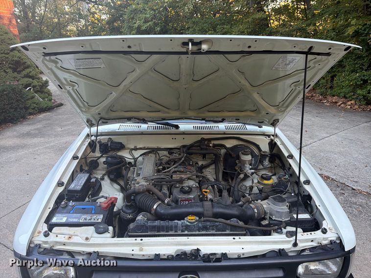image for item FP4075 1992 Toyota Tacoma pickup truck
