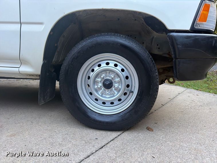 image for item FP4075 1992 Toyota Tacoma pickup truck