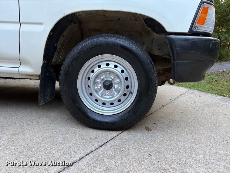 image for item FP4075 1992 Toyota Tacoma pickup truck