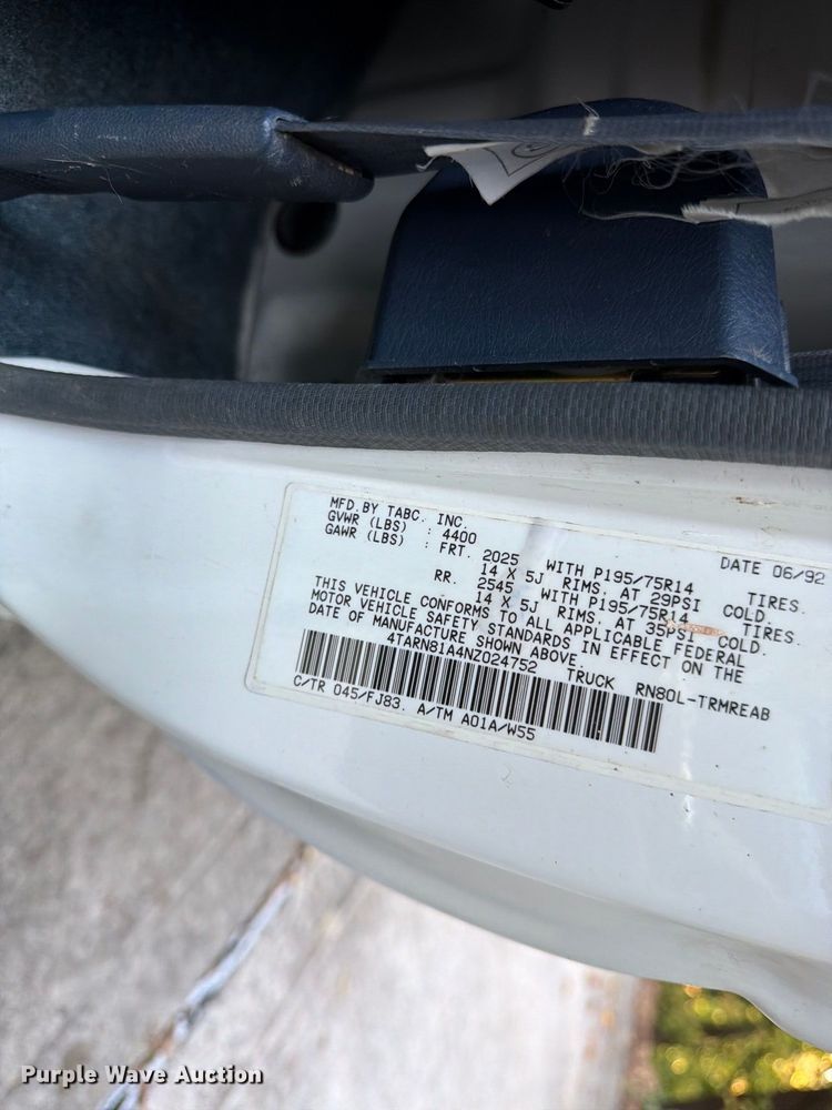 image for item FP4075 1992 Toyota Tacoma pickup truck