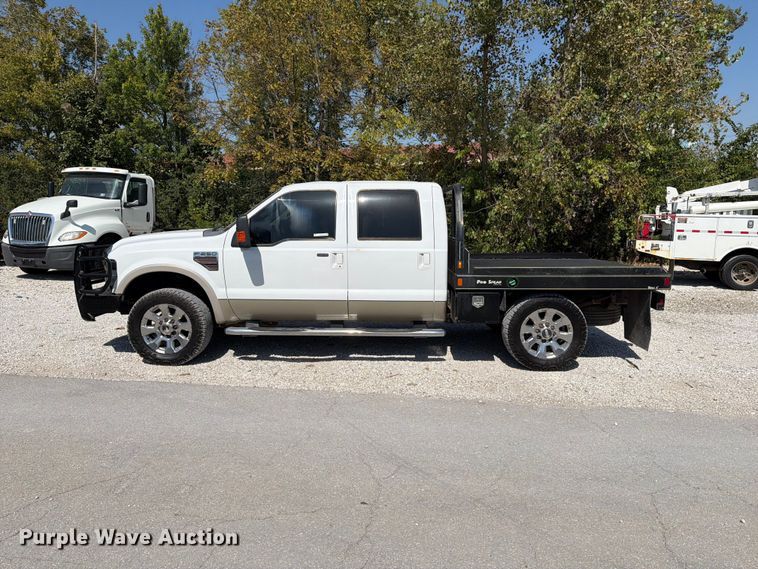image for item FT6353 2010 Ford F250 Super Duty Crew Cab bale bed pickup truck