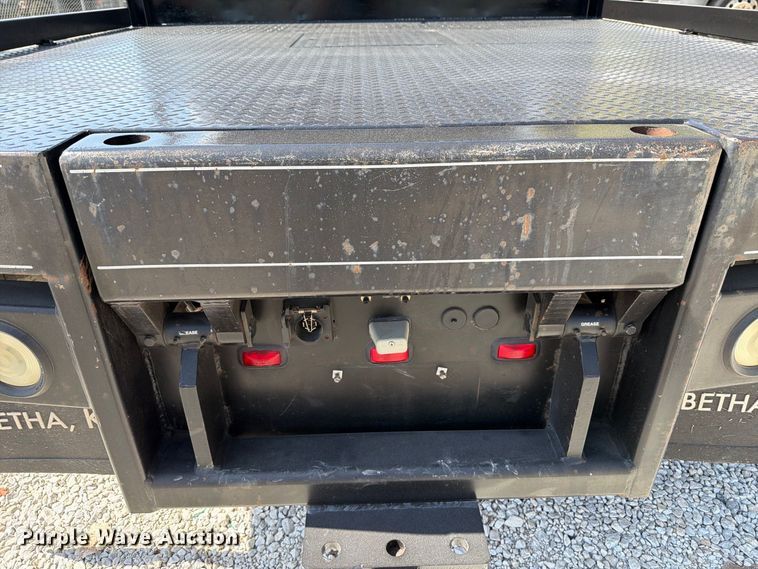 image for item FT6353 2010 Ford F250 Super Duty Crew Cab bale bed pickup truck