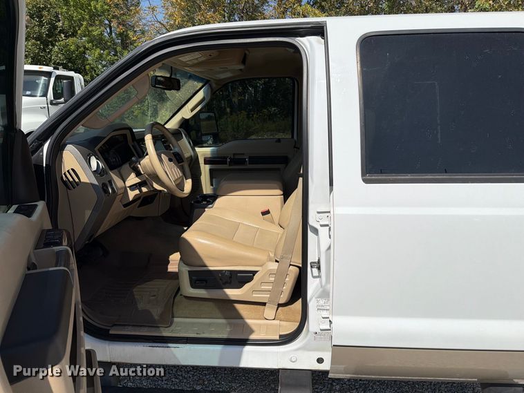image for item FT6353 2010 Ford F250 Super Duty Crew Cab bale bed pickup truck