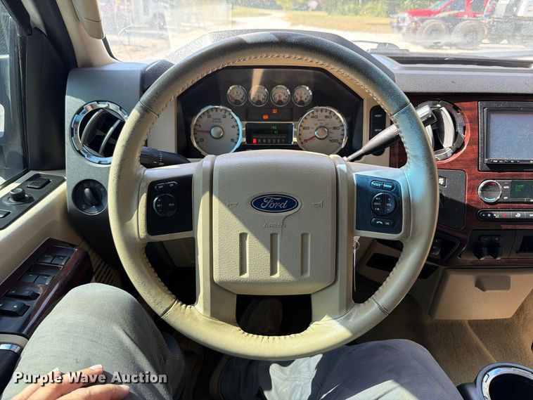 image for item FT6353 2010 Ford F250 Super Duty Crew Cab bale bed pickup truck