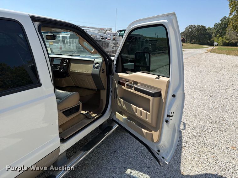 image for item FT6353 2010 Ford F250 Super Duty Crew Cab bale bed pickup truck