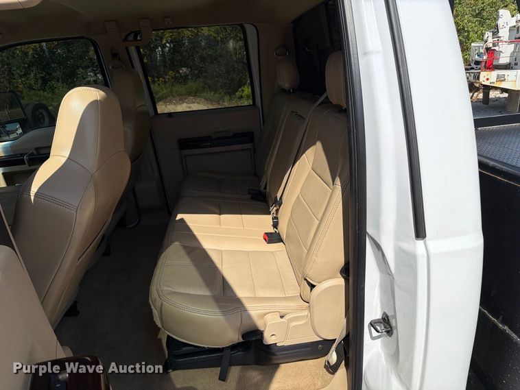 image for item FT6353 2010 Ford F250 Super Duty Crew Cab bale bed pickup truck