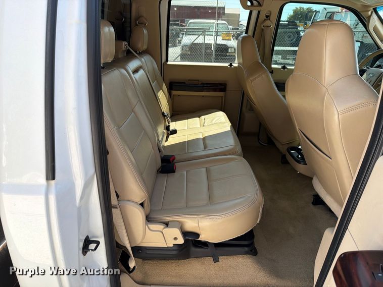 image for item FT6353 2010 Ford F250 Super Duty Crew Cab bale bed pickup truck