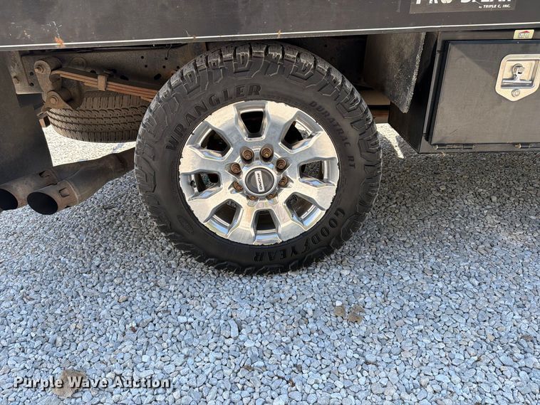 image for item FT6353 2010 Ford F250 Super Duty Crew Cab bale bed pickup truck