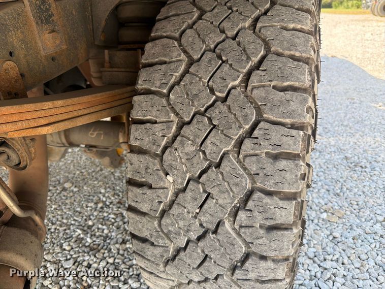 image for item FT6353 2010 Ford F250 Super Duty Crew Cab bale bed pickup truck