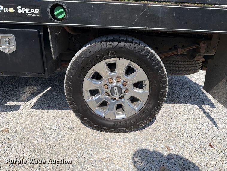 image for item FT6353 2010 Ford F250 Super Duty Crew Cab bale bed pickup truck