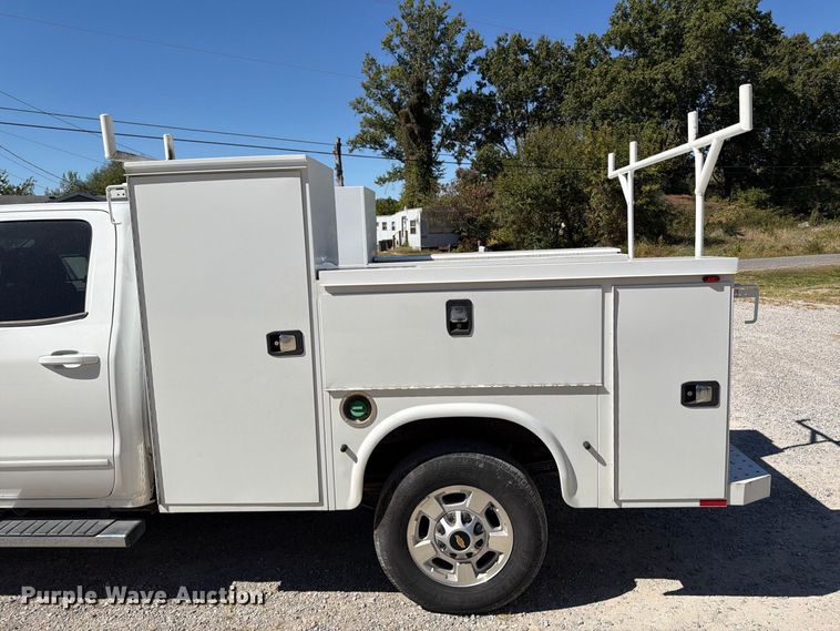 image for item FT6446 2017 Chevrolet Silverado 2500HD Crew Cab utility bed pickup truck
