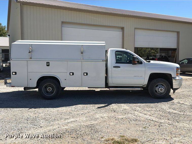 image for item FT6447 2016 Chevrolet Silverado 3500HD utility bed pickup truck