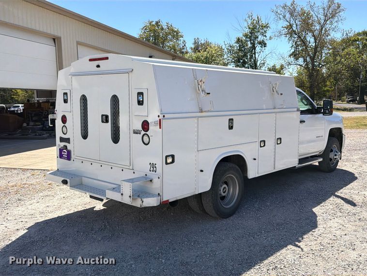 image for item FT6447 2016 Chevrolet Silverado 3500HD utility bed pickup truck